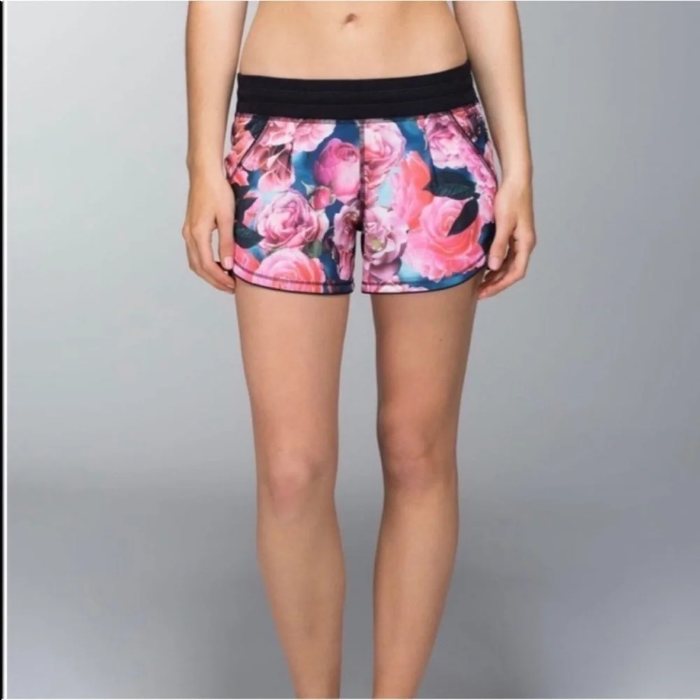 Lululemon Free Reign Short Secret Garden 4-way Stretch Pink Rose Floral 4